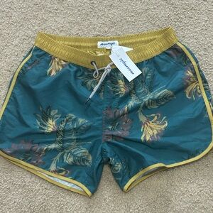 Maamgic Men’s Medium 5” Retro Floral Swim Trunks NWT